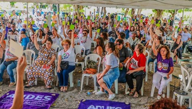 Professores das universidades federais decidem encerrar greve em todo o país