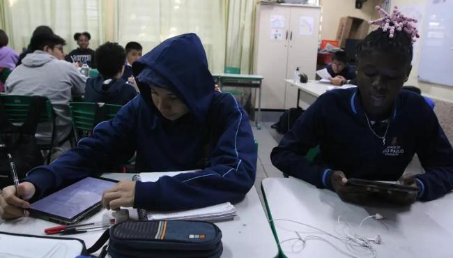 Professores no Brasil usam mais IA que média dos países da OCDE