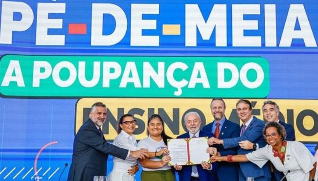 Programa Pé-de-Meia irá pagar até R$ 9.200 para alunos do ensino médio