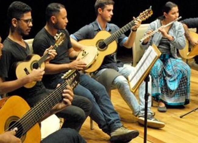 Prorrogadas inscrições para concurso de professor da Fames, no ES, com salários de até R$ 10.062