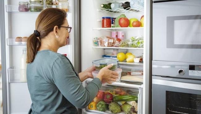 Quanto tempo é seguro guardar comida na geladeira? Nutris esclarecem