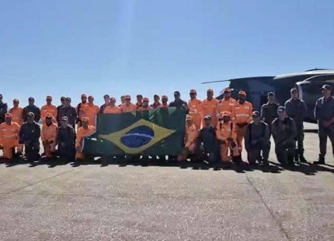 Quarto voo brasileiro para Venezuela decola com bombeiros e donativos
