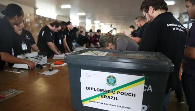 Quase 1 milhão de brasileiros no exterior poderão votar nas eleições