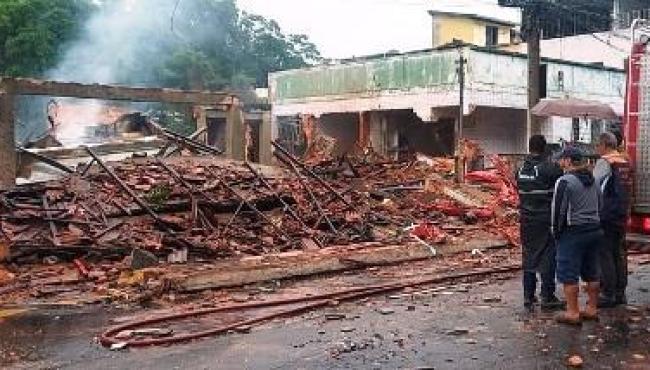 Quatro casas são atingidas em séries de explosões em Juiz de Fora, MG