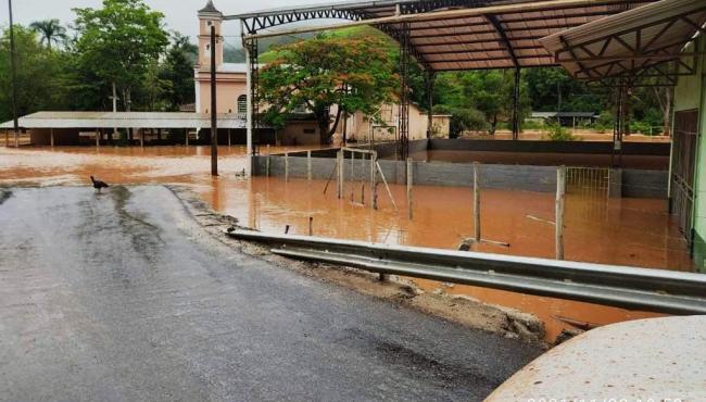 Quatro cidades estão em alerta para risco de deslizamento e outras 27 estão em alerta de chuva