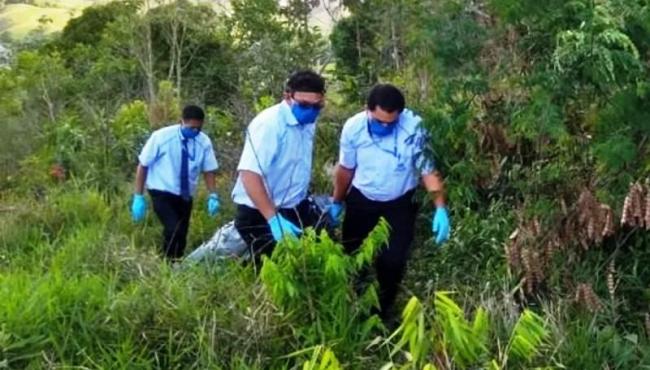 Quatro corpos são encontrados em área de mata