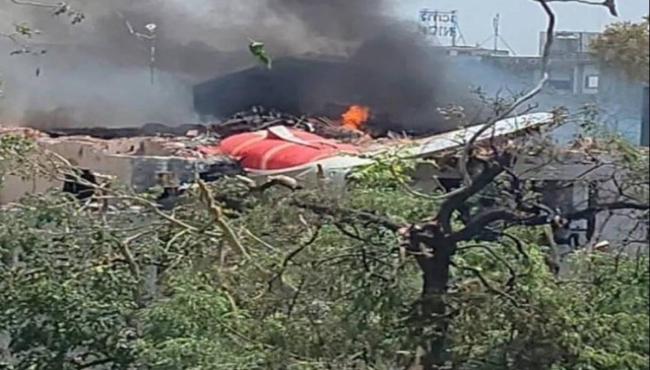 Queda de avião deixa ao menos 294 mortos na Índia; há um sobrevivente