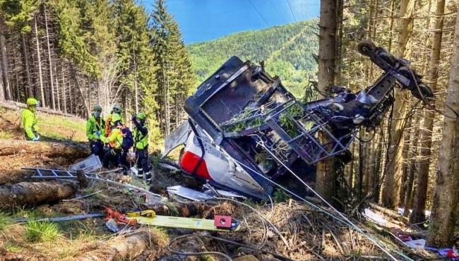 Queda de teleférico deixa ao menos 12 mortos na Itália