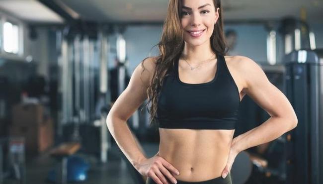 Quer ter a barriga reta? Especialista ensina abdominal fácil e potente