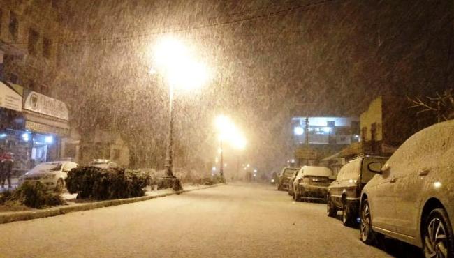 Quinta-feira (29) começou com previsão de mais neve no RS: 31 cidades registraram o fenômeno na quarta-feira (28)