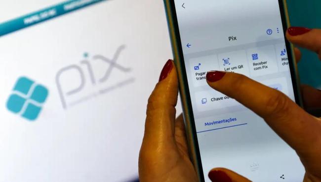 Receita Federal volta a negar taxação do Pix e alerta para golpes