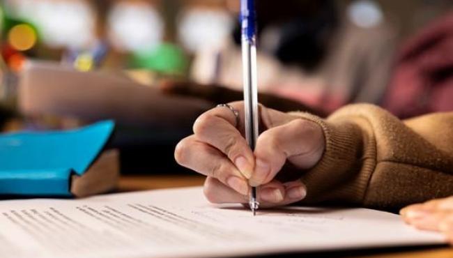 Redação do Enem 2026: professores dão dicas de preparação e sugerem temas para treinar