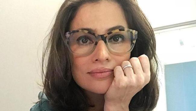 Renata Vasconcellos, discreta, expõe marido poderoso da Globo e surge aos beijos
