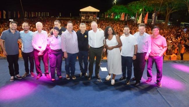 Renato Casagrande participa do Jesus Vida Verão nas areias de Vila Velha