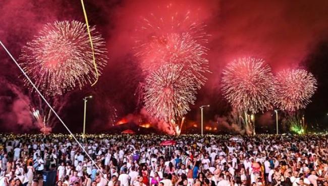 Réveillon 2026 impulsiona turismo no Espírito Santo, com alta no gasto médio e recorde de aprovação