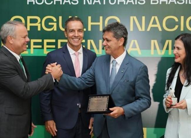 Ricardo Ferraço é homenageado em sessão solene da Câmara dos Deputados