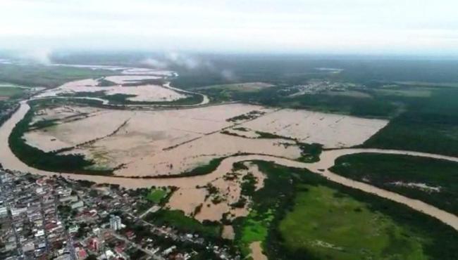 Rio Cricaré transborda no Espírito Santo por conta da chuva forte em Minas Gerais