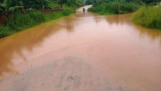 Rodovia é totalmente interditada após cheia do Rio Castelo, no Sul do ES