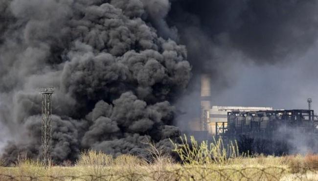 Rússia bombardeia refinaria de petróleo no leste da Ucrânia
