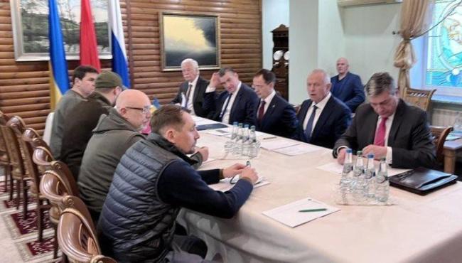 Rússia e Ucrânia consentem com a criação de corredores humanitários