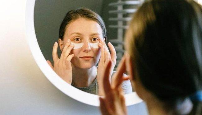 Saiba como fazer a limpeza de pele diária corretamente em seu skin care