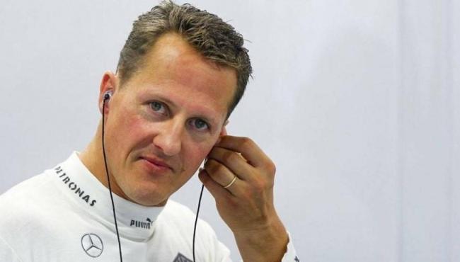 Schumacher vai a casamento da filha e é visto pela 1ª vez em público desde 2013