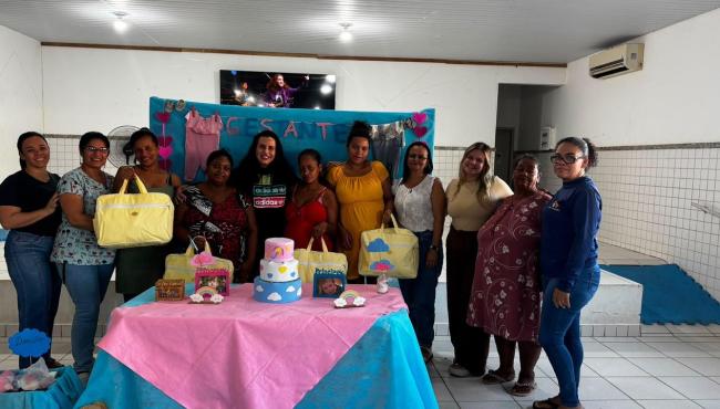 Secretaria de Assistência Social entrega kits natalidade e reforça orientações sobre amamentação para gestantes em Pedro Canário, ES