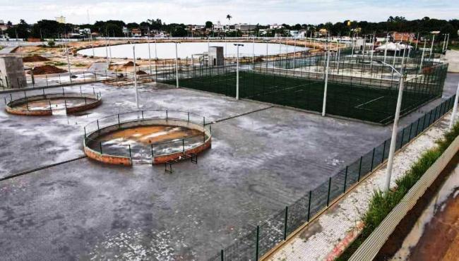 Secretário Estadual de Esportes e Lazer, Junior Abreu, visita obras esportivas em Pedro Canário