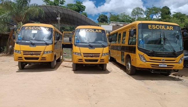 Sedu realiza entrega de ônibus escolares aos municípios de Águia Branca e Água Doce do Norte, no ES