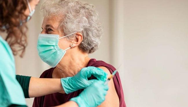 Segunda dose da vacina da gripe passa a ser recomendada para idosos