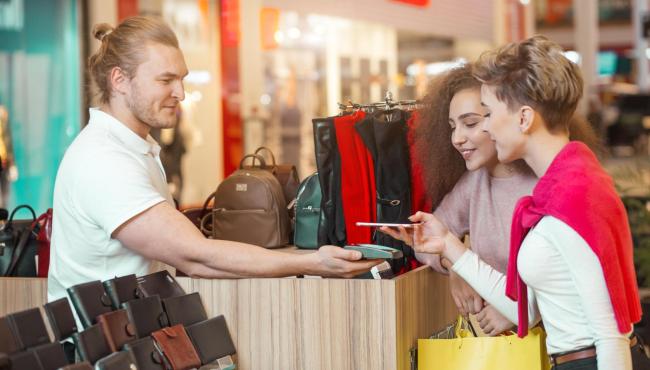 Segurança no emprego e perspectivas profissionais impulsionam alta na intenção de consumo das famílias em setembro no ES