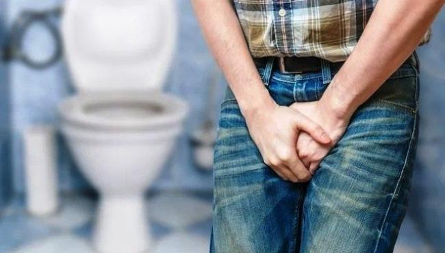 Segurar o xixi e o cocô por muito tempo pode causar sérios danos à saúde