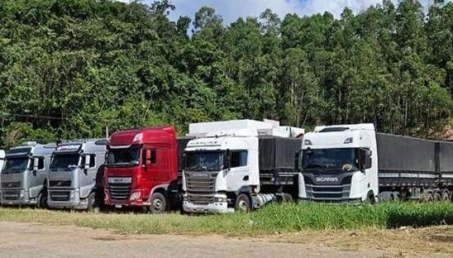 Seis carretas com café são apreendidas em Rio Bananal, no ES; prejuízo de R$ 3 milhões