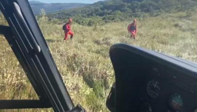 Sem água e com fortes queimaduras de sol, casal se perde em morro