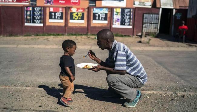 Sem trabalho, sem comida: Pandemia quase dobra número de pessoas sob risco de morrer de fome no mundo