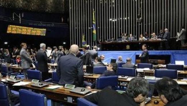 Senado aprova em 1º turno PEC que limita poderes dos ministros do STF