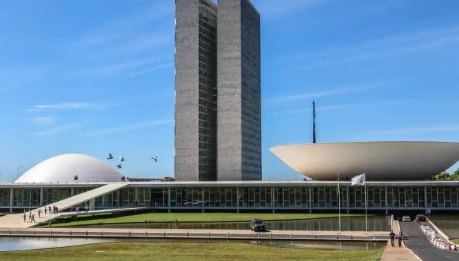 Senado aprova pena maior a quem fornecer drogas ou bebidas a menores