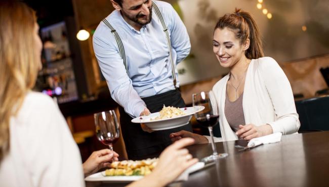 Setor de serviços lidera criação de empregos formais no Espírito Santo