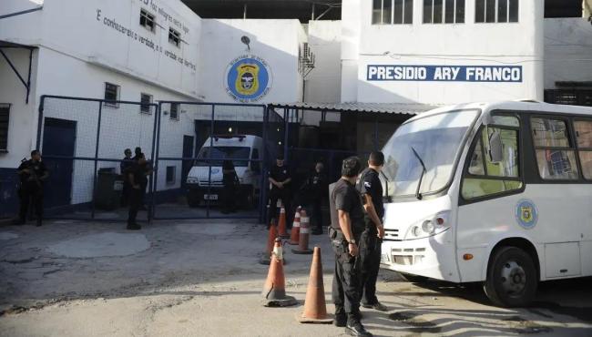 Sistema carcerário transfere bilhões em custos para famílias de presos