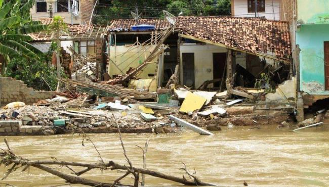 Sobe para 27 o número de mortos devido às chuvas na Bahia