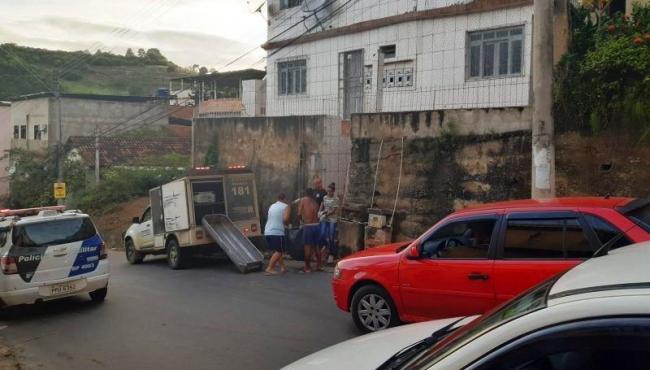 Sobrinho mata tio a pauladas e joga corpo do terceiro andar de prédio