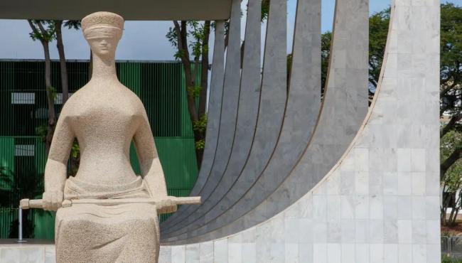 STF mantém fim da aposentadoria compulsória para juízes condenados