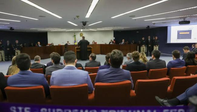 STF retoma nesta terça julgamento de Bolsonaro e mais sete réus