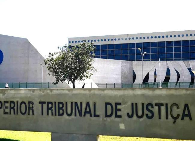 STJ condena ministro Marco Buzzi a perda de cargo por crimes sexuais
