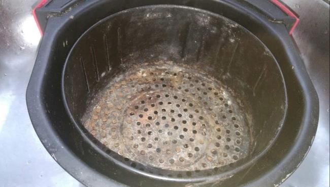 Sua airfryer limpa de uma vez por todas: veja o passo a passo