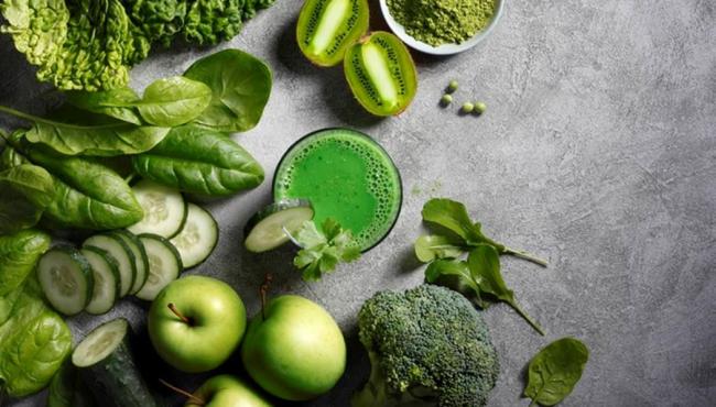 Sucos detox: por que a couve é principal ingrediente dessas bebidas?