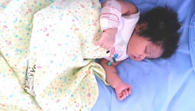 “Superbebê” nasce com 7 quilos e não cabe na incubadora no Pará