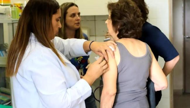 SUS amplia cobertura da vacina Pneumo 20 para maiores de 85 anos
