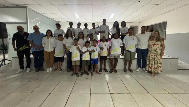 Suzano doa uniformes para Instituto Sol Maior em Conceição da Barra, ES