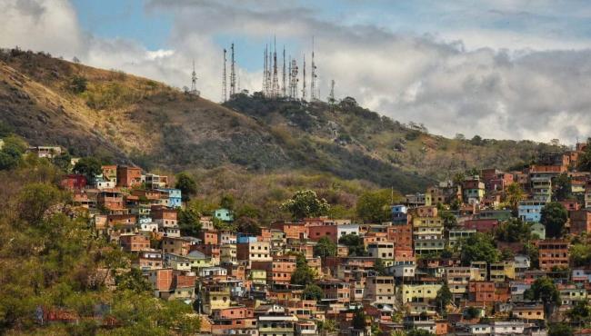 Tempo estabiliza, mas chuvas ainda são esperadas no início da semana no ES